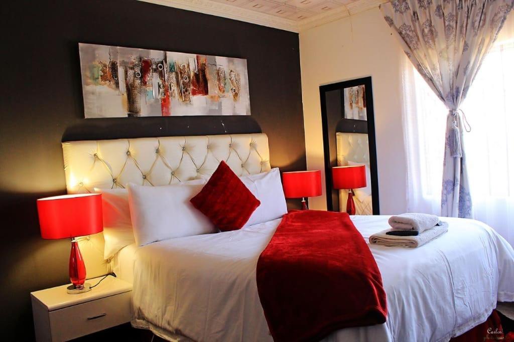 Empire Guesthouse - Deluxe Double Room