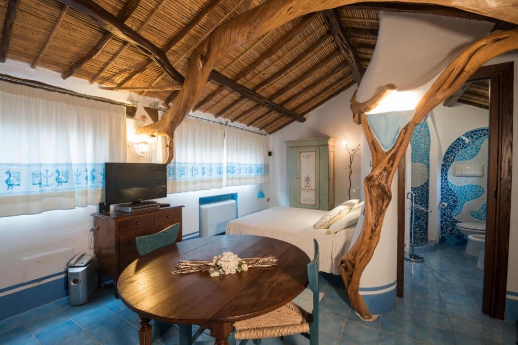 Un pat sau paturi într-o cameră la Hotel Anticos Palathos