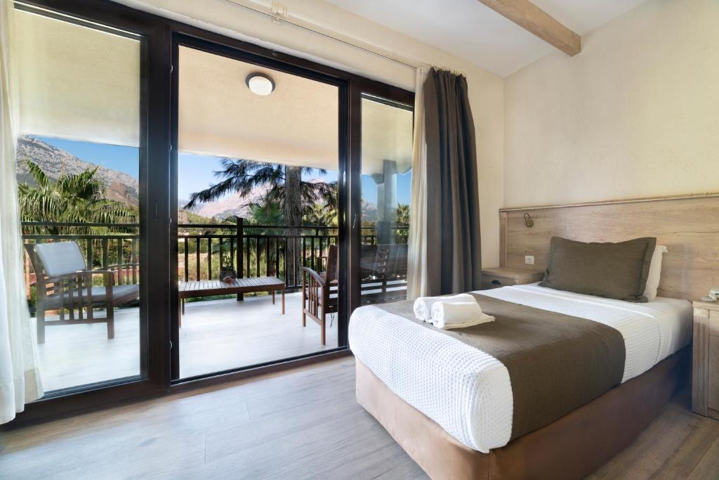 Un pat sau paturi într-o cameră la Hotel Berke Ranch&Nature