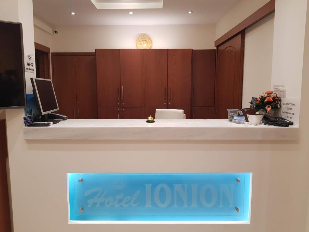 biuro z podpisem na ladzie w obiekcie Hotel Ionion w mieście Kyllini