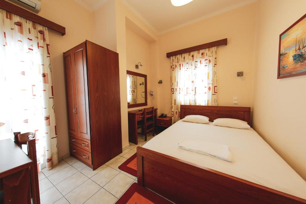 Łóżko lub łóżka w pokoju w obiekcie Hotel Ionion