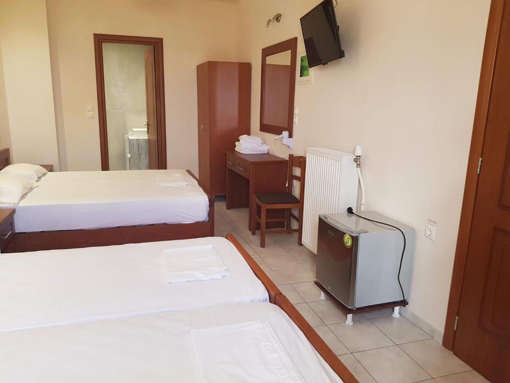 Łóżko lub łóżka w pokoju w obiekcie Hotel Ionion