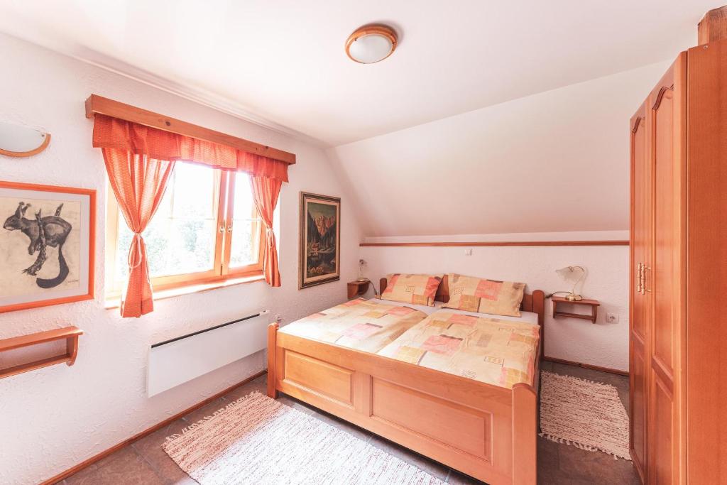 Postel nebo postele na pokoji v ubytování POHORJE HOUSE 2 FOUR APPARTMETNS