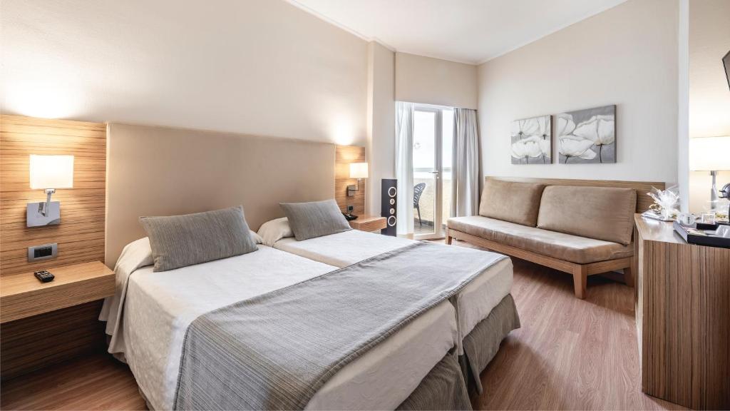 Postel nebo postele na pokoji v ubytování Be Live Adults Only Tenerife