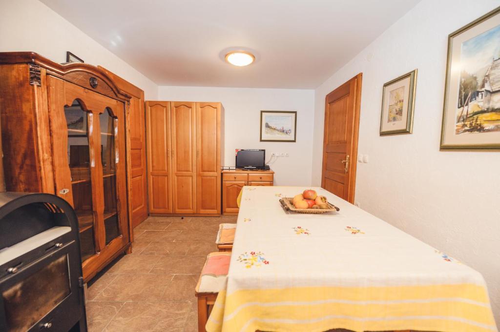 Postel nebo postele na pokoji v ubytování POHORJE HOUSE 2 FOUR APPARTMETNS