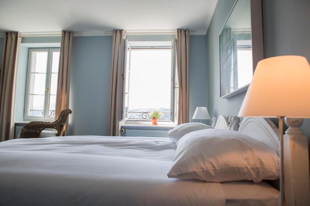 Postel nebo postele na pokoji v ubytování Hotel Hirschen am See