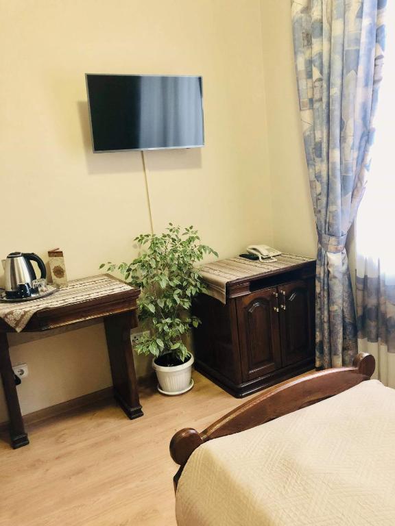 TV a/nebo společenská místnost v ubytování Atlant Hotel