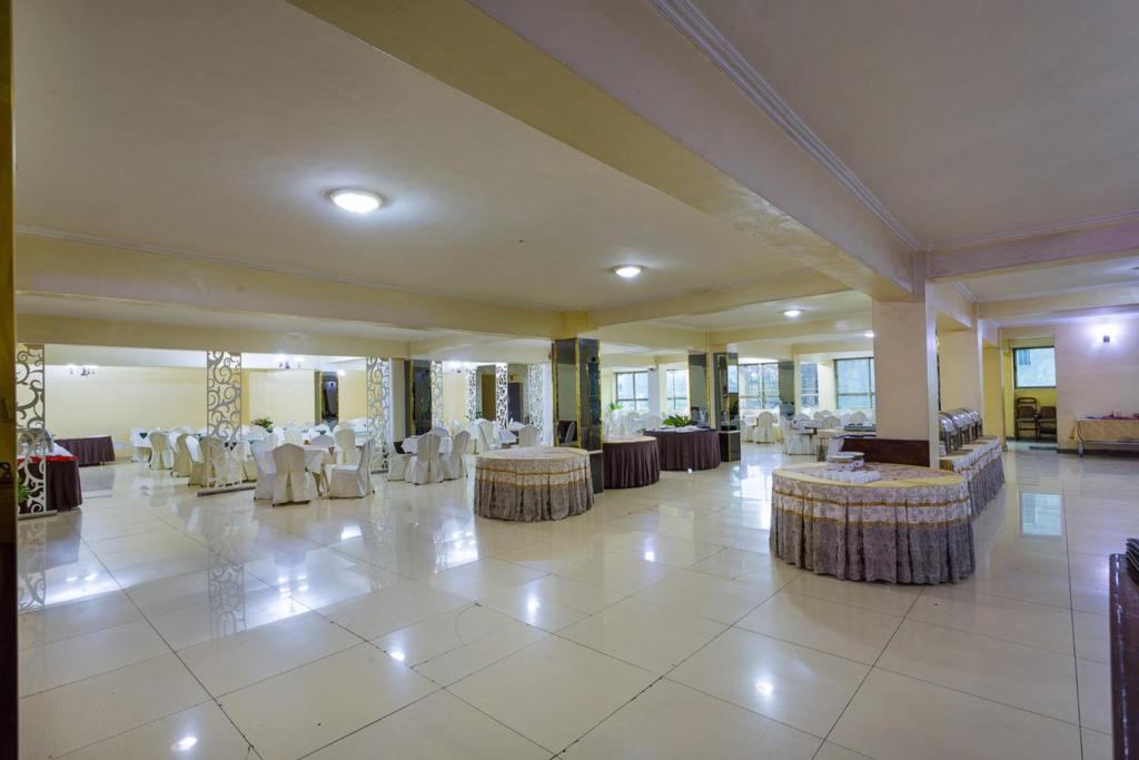 Posezení v ubytování Legacy Hotel and Conference Centre ltd