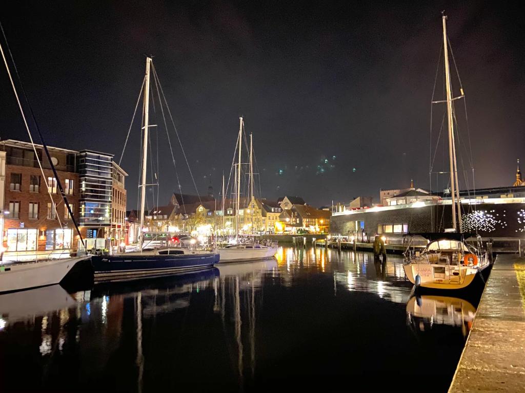 Nespecifikovaný výhled na destinaci Stralsund nebo výhled na město při pohledu z hotelu