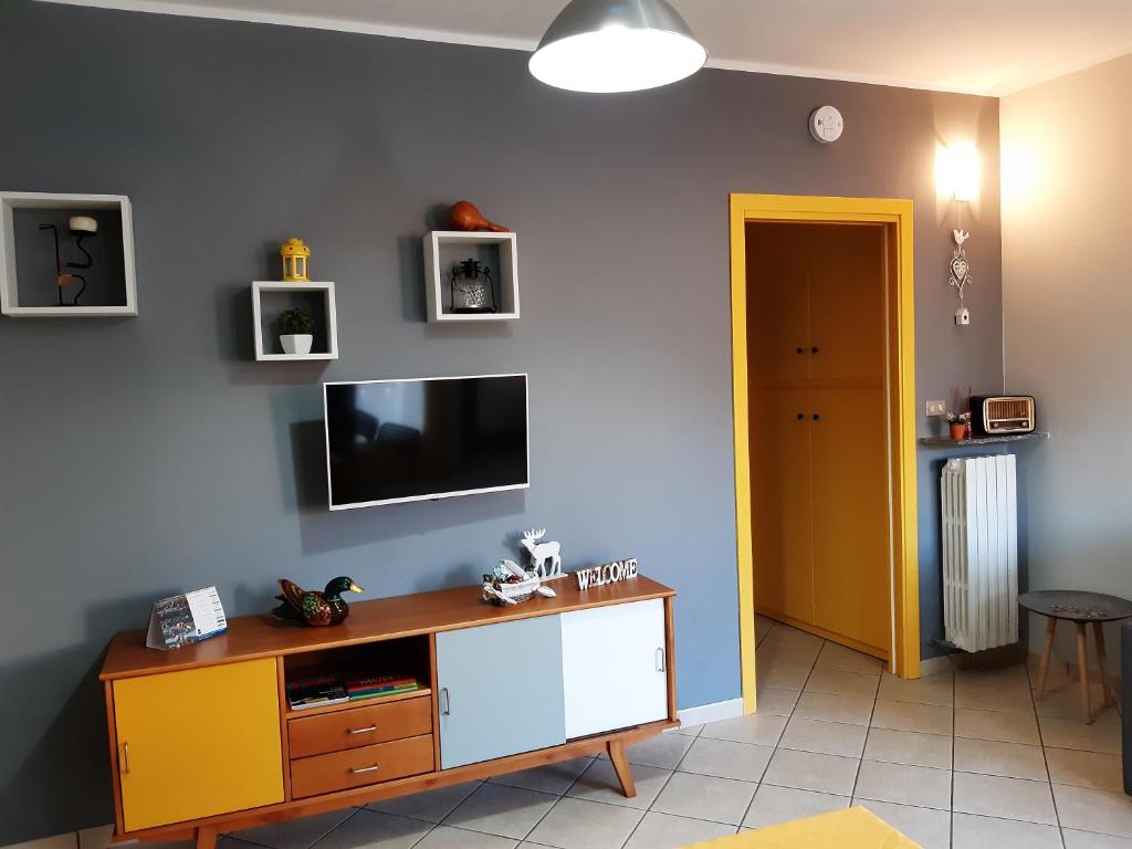 Televízia a/alebo spoločenská miestnosť v ubytovaní Corte del sole