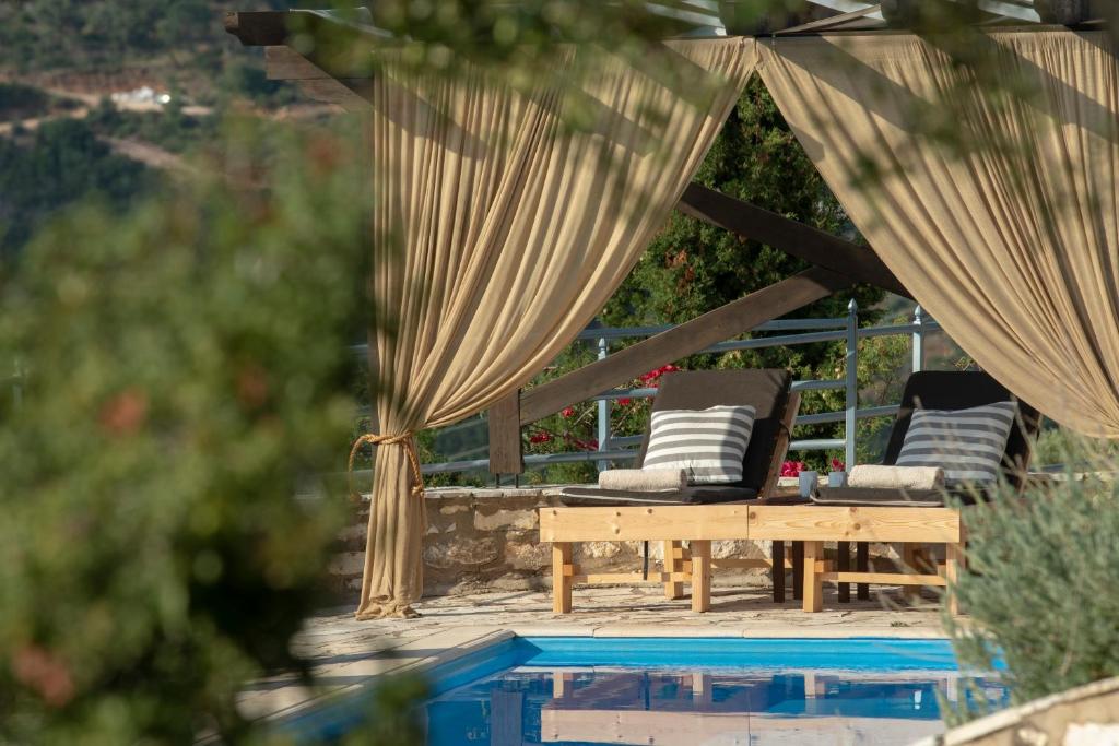 Bazén v ubytování Ionian View Villas nebo v jeho okolí