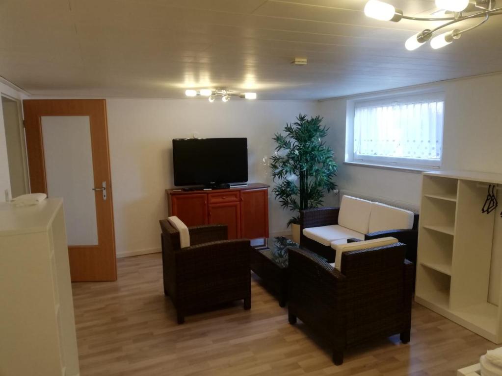 a living room with couches and a flat screen tv at Appartement Borsum in Harsum