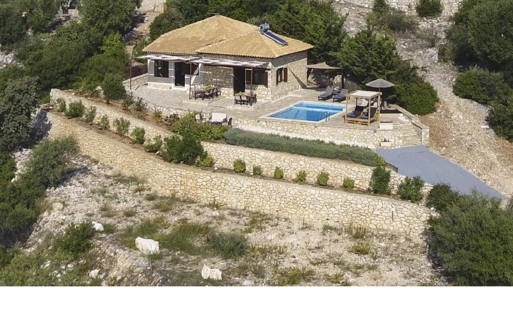 Bazén v ubytování Ionian View Villas nebo v jeho okolí