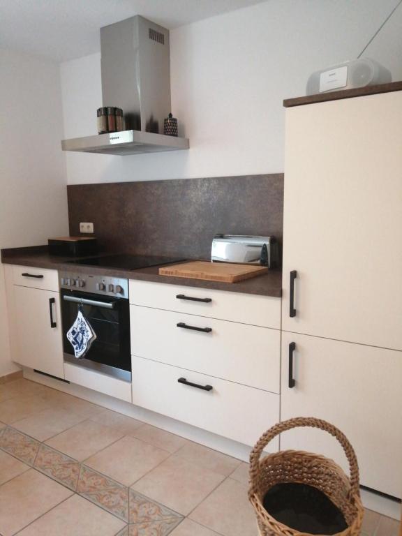 Kuchyň nebo kuchyňský kout v ubytování Ferienwohnung Ulbrich