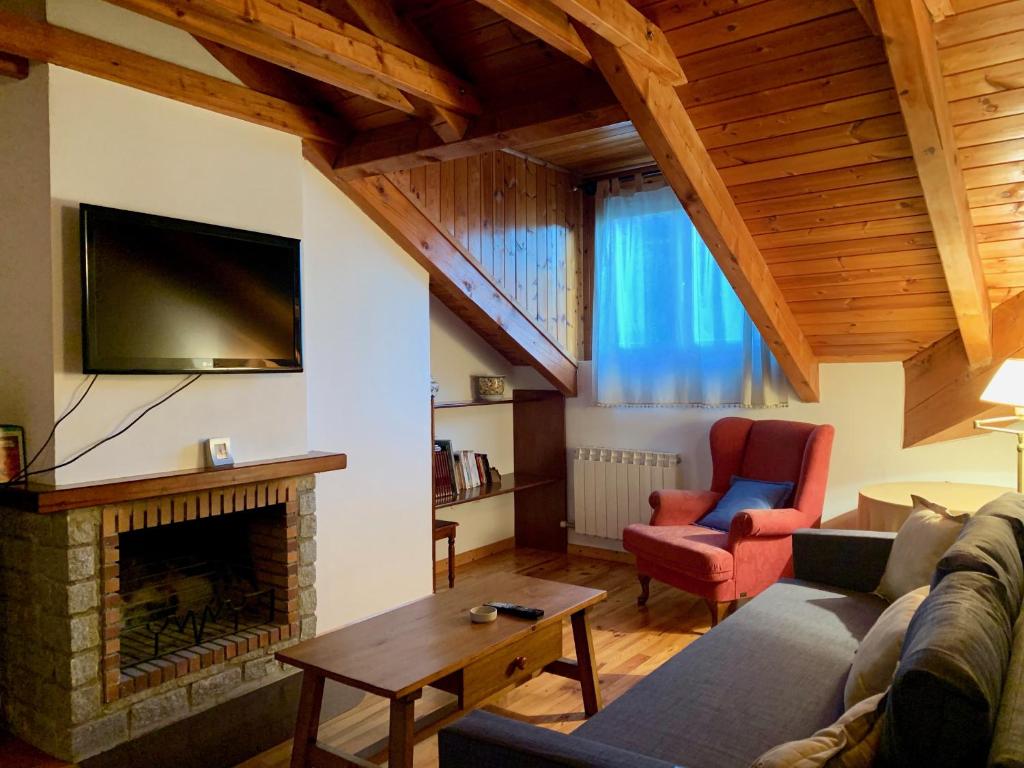 A seating area at BPIRINEOS-Estós