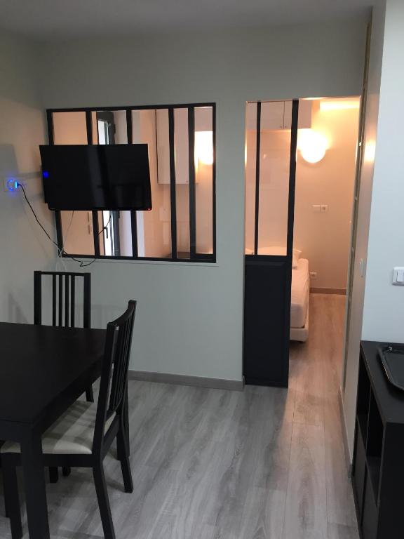 Appart'Village Jouy La longère grand parking privé - Studio With Terrace