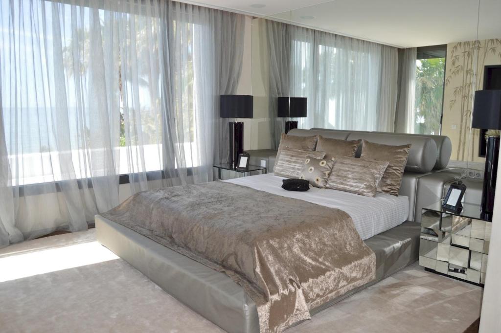 MODERN DESIGNER VILLA 34121743 DIRECT SEAFRONT LOS MONTEROS ...