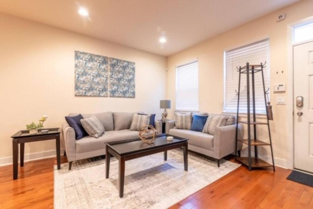 Beautiful Lux 4 Bedroom*Near PENN/CHOP*Roof Deck - Casa De Cuatro Dormitorios
