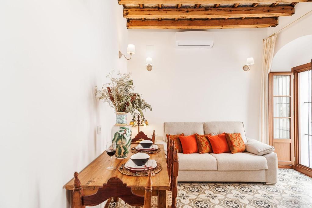 a living room with a couch and a table at Casa de los Abuelos 20 in Vejer de la Frontera