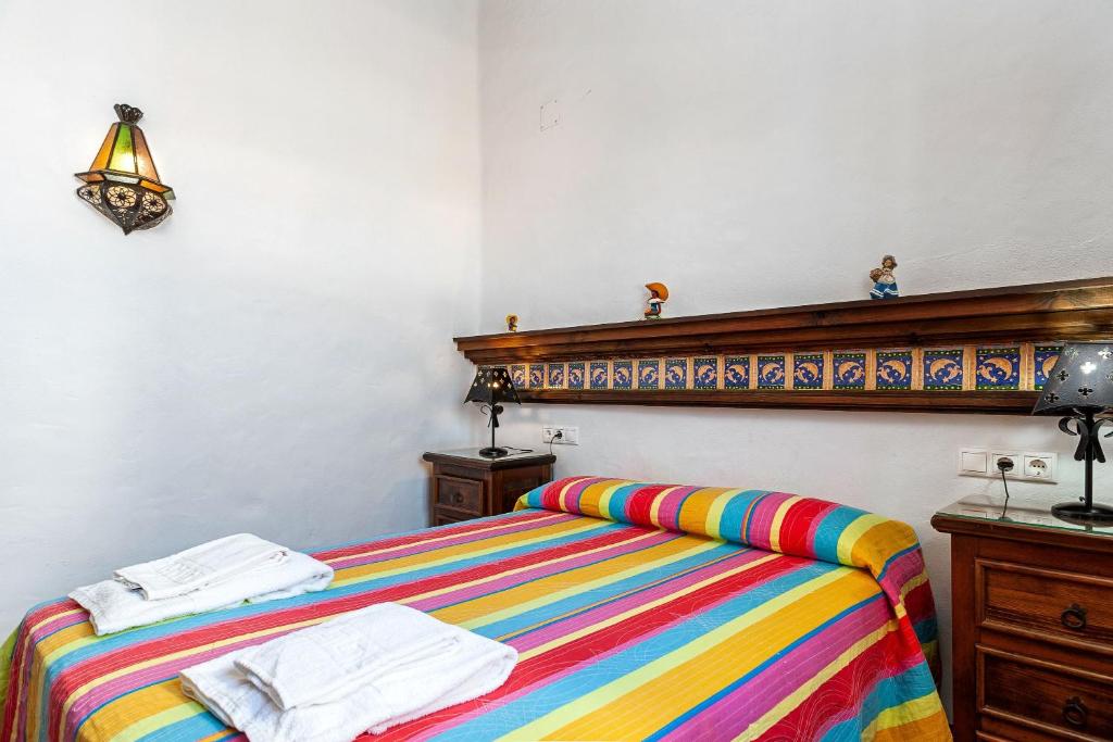 A bed or beds in a room at Cortijo Villa La Dehesa