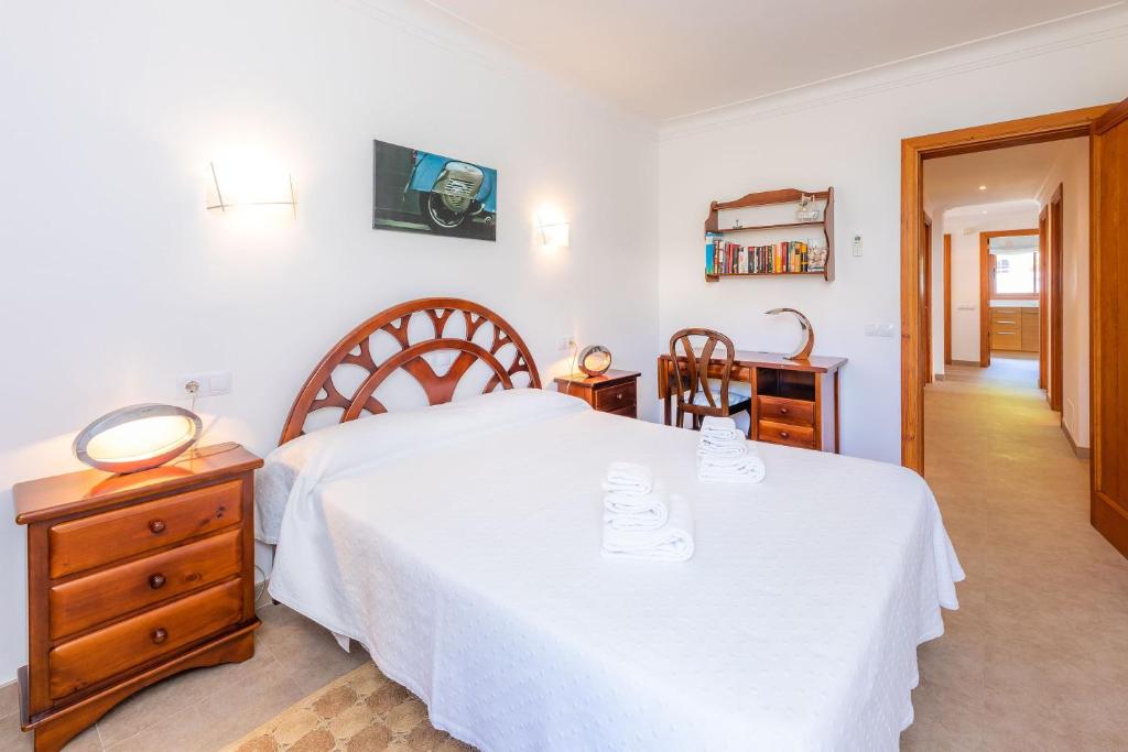 A bed or beds in a room at Margarita