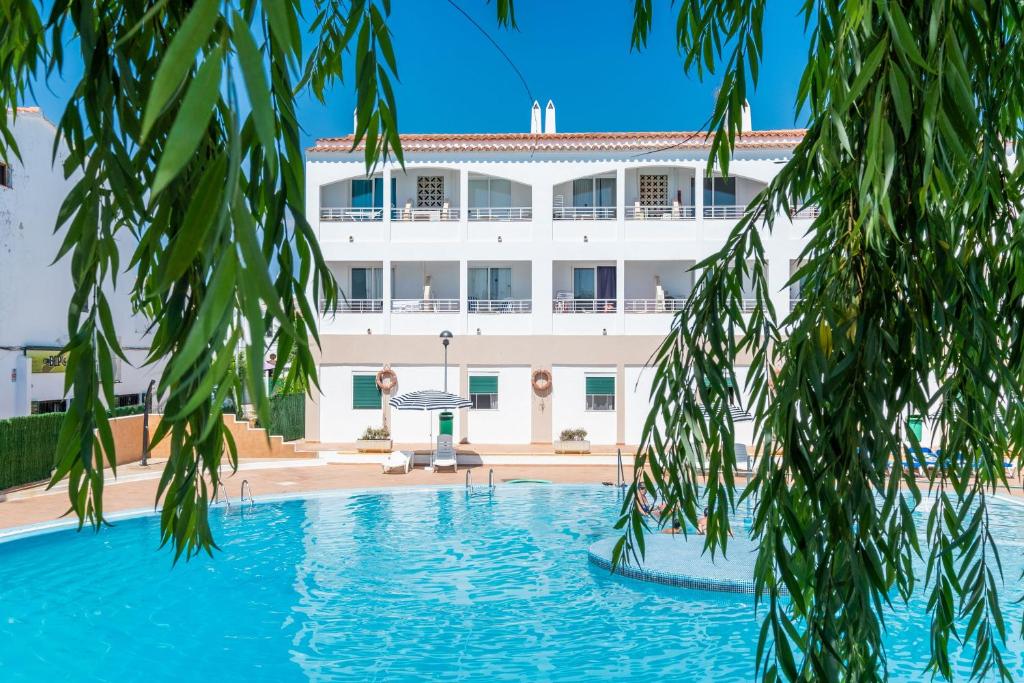 Bazén v ubytování Apartamento Cala Piques nebo v jeho okolí