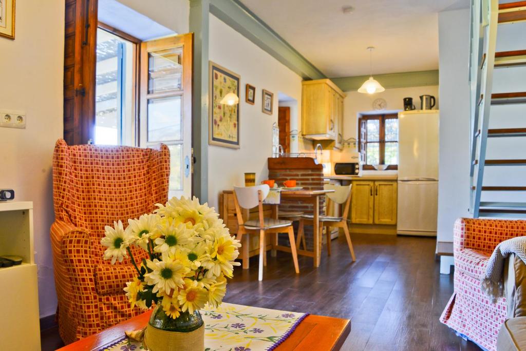 A kitchen or kitchenette at Casa entre Nerja y Frigiliana