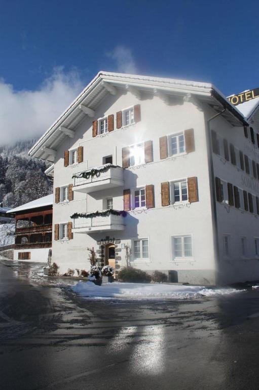 Nespecifikovaný výhled na hory nebo výhled na hory při pohledu z hotelu