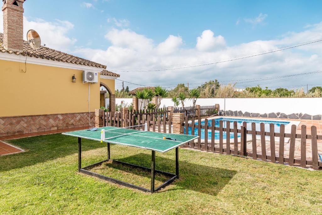 Stolný tenis v ubytovaní Casa Familiar La Lobita 1 alebo v jeho okolí