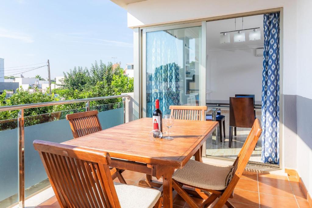 A balcony or terrace at Syrenah