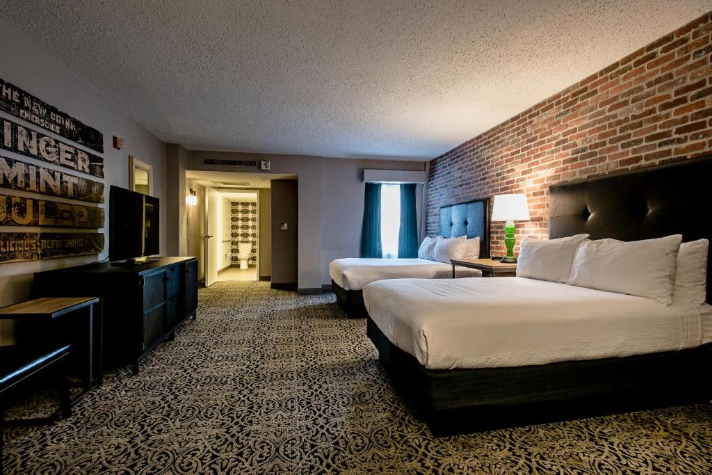 Holiday Inn Hotel French Quarter-Chateau Lemoyne, an IHG Hotel - Double Room - Disability Access With Bathtub