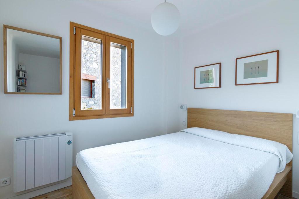 Postel nebo postele na pokoji v ubytování Fantástica casa de diseño en Alp