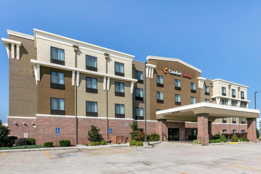 a rendering of a hotel in a parking lot at Comfort Suites Hopkinsville near Fort Campbell in Hopkinsville