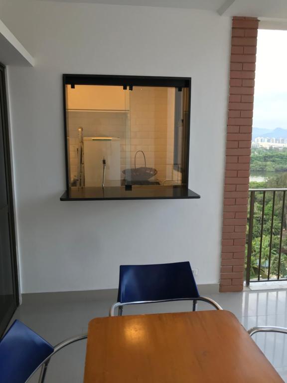  Flat com 65 metros; sala; duas suítes; cozinha Recém-reformado
