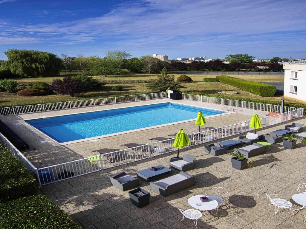 Bazén v ubytování ibis Styles Gien nebo v jeho okolí