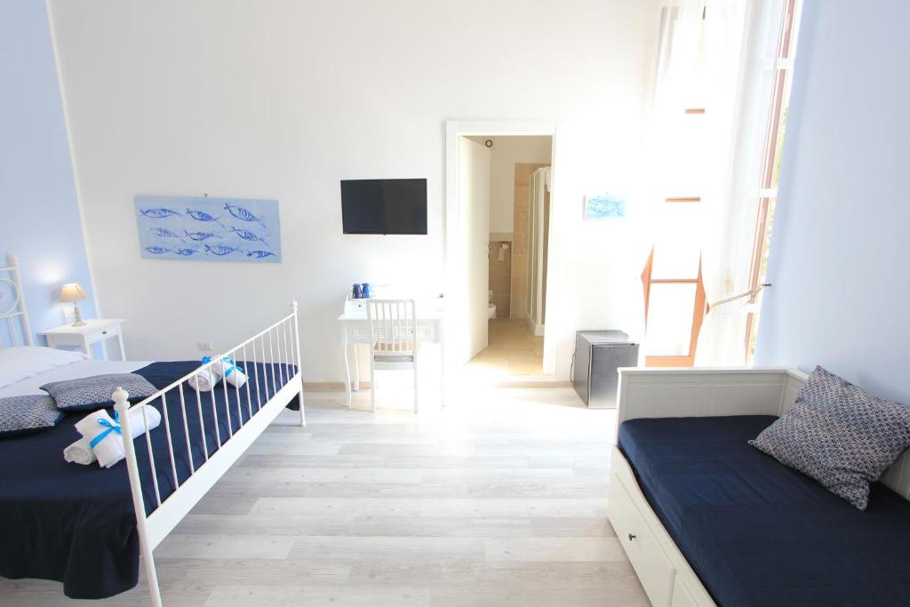TV a/nebo společenská místnost v ubytování B&B Vitruvio Suites