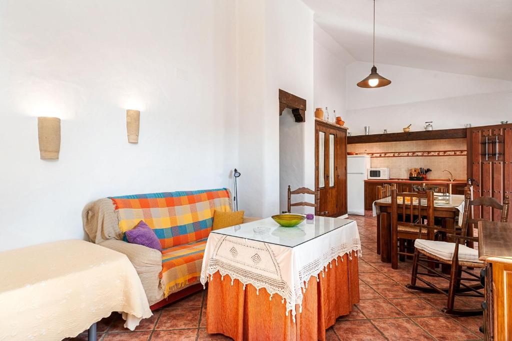 A bed or beds in a room at Cortijo Villa La Dehesa