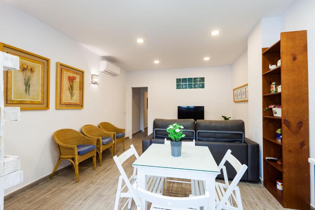 Televízia a/alebo spoločenská miestnosť v ubytovaní Apartamento Margarita - Remedios