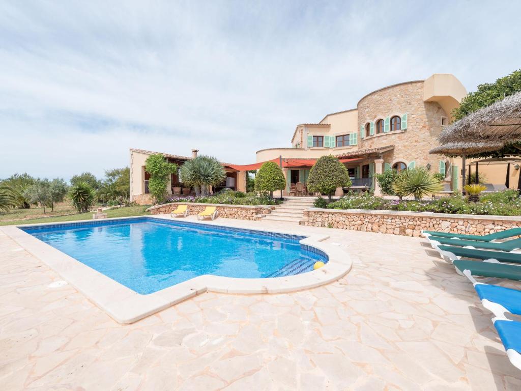 an exterior view of a house with a swimming pool at Ses Mires in Cala Santanyi