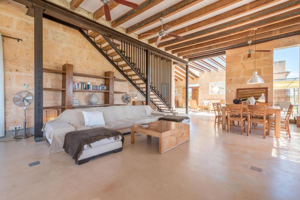 A seating area at Son Coranta