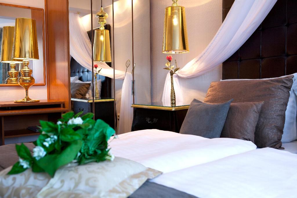 Postel nebo postele na pokoji v ubytování Boulevard Hotel Hamburg