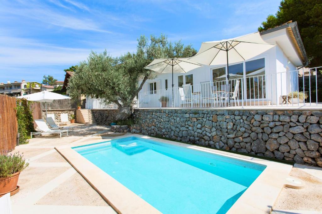 a villa with a swimming pool and a house at Villa Jodie in Sóller
