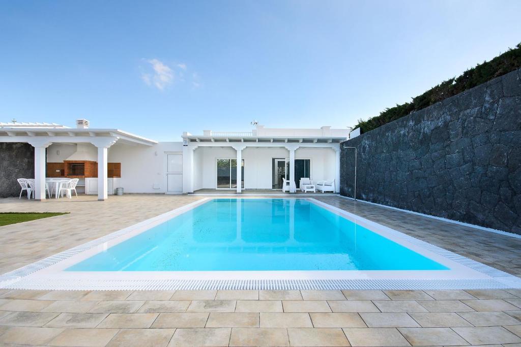 a swimming pool in the backyard of a house at Casa Mercedes in Yaiza