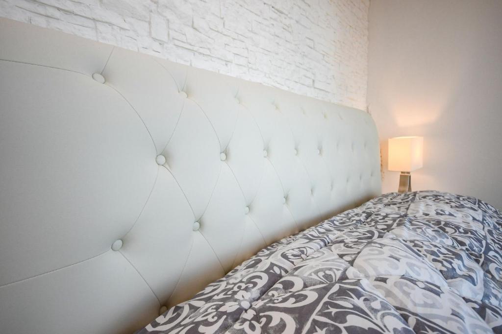 Łóżko lub łóżka w pokoju w obiekcie Appartamento Luxury 2