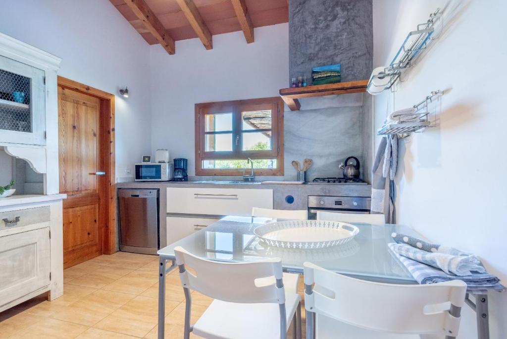 A kitchen or kitchenette at Casa Yolanda