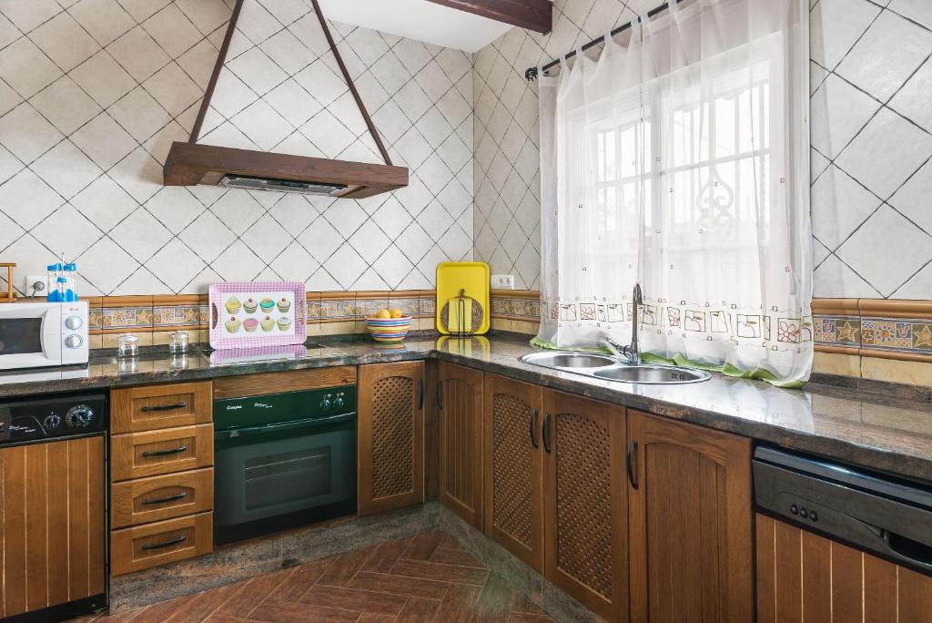 Kuchyňa alebo kuchynka v ubytovaní Casa Familiar La Lobita 1