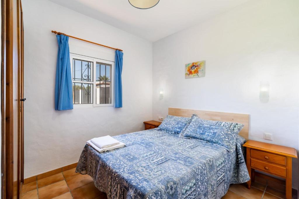 Postel nebo postele na pokoji v ubytování Casa Carlos con Piscina Privada en Conil