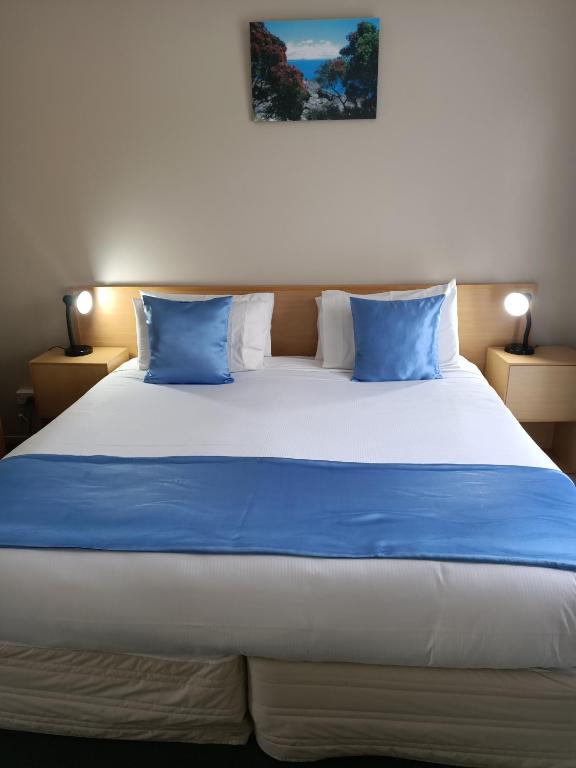 
One-Bedroom Family Suite
