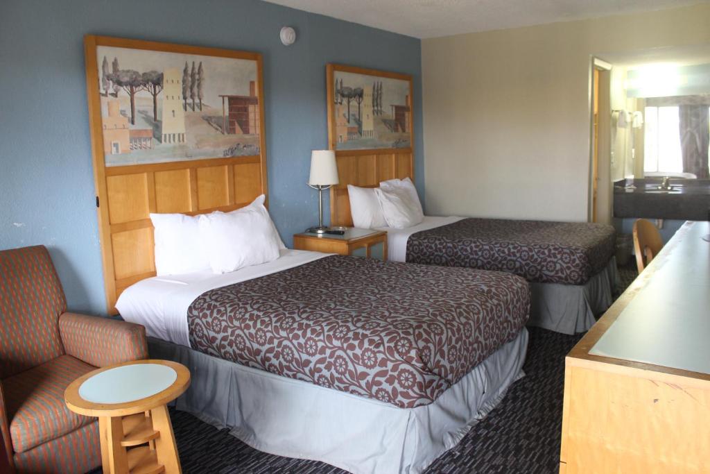 Tampa Inn Near Busch Gardens - 