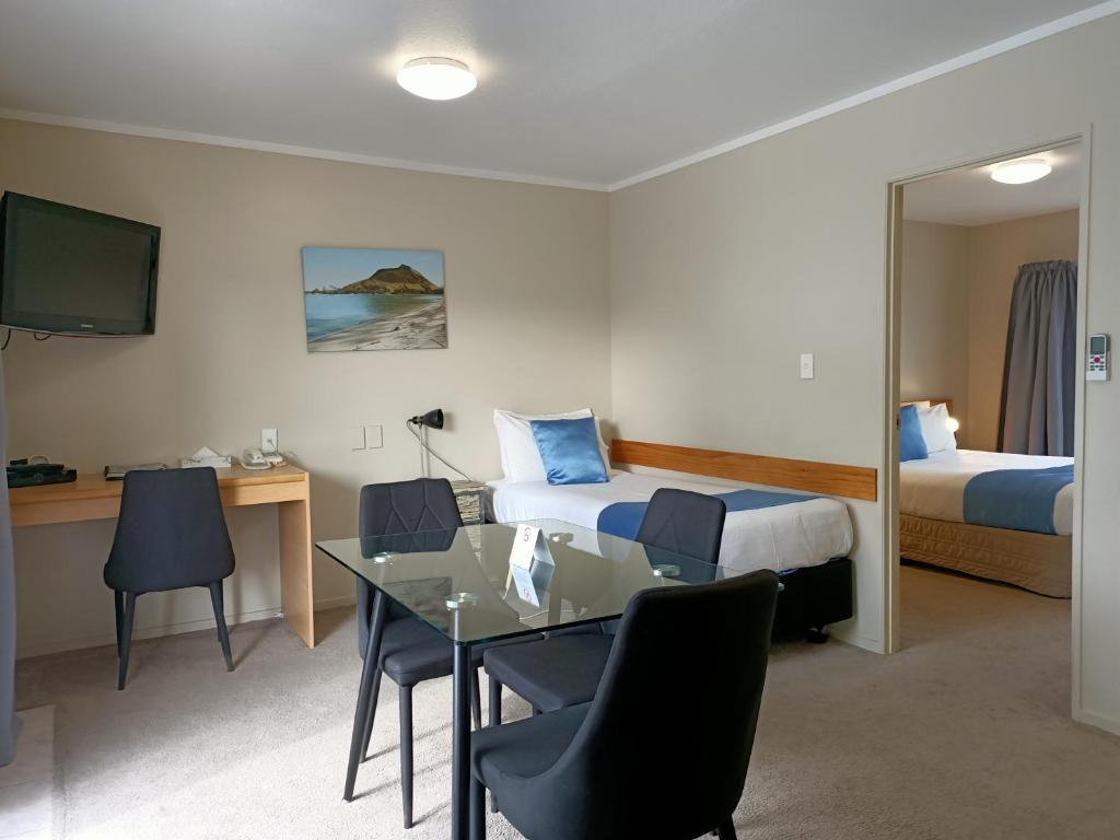 
Deluxe One-Bedroom Suite with Spa Bath
